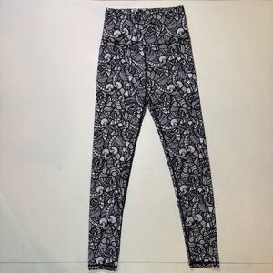 NWT Kyodan Black and White Patterned Cropped Pants